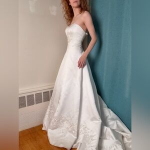 Y2K Vintage 2000s Strapless Bridal Gown – Embroidered A-Line Dress